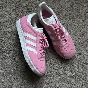 Adidas Pink Glow Gazelle Women’s Suede Sneaker size 8